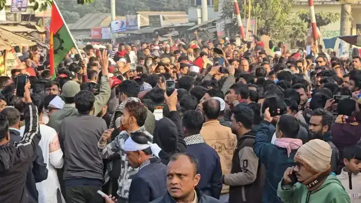 মনোনয়ন বদলের প্রতিবাদে উত্তপ্ত বাজিতপুর-নিকলী, রাজপথে অনড় ইকবাল সমর্থকরা