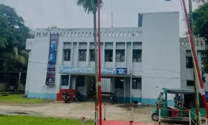দিরাইয়ে পুলিশের ওপর হামলা চালিয়ে গ্রেপ্তারি পরোয়ানাভুক্ত আসামি ছিনতাই