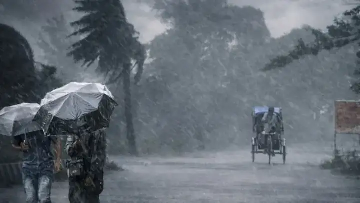 দুপুরের মধ্যেই ১২ অঞ্চলে ঝড়-বৃষ্টির সতর্কতা, ৬০ কিমি বেগে দমকা হাওয়ার শঙ্কা