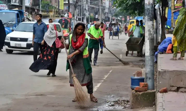 রাজধানী পরিচ্ছন্নতায় নতুন উদ্যোগ: দিন-রাত দুই শিফটে কাজ করবেন পরিচ্ছন্নতাকর্মীরা!