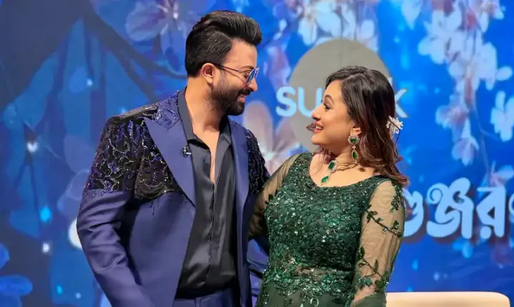 দীর্ঘ বিরতির পর শাকিব-পূর্ণিমার দেখা, শাকিবকে দেখে মুগ্ধ অভিনেত্রী!