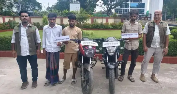 ঝিনাইদহে পুলিশের বিশেষ অভিযান: মোটরসাইকেল চোরসহ গ্রেফতার ১৭